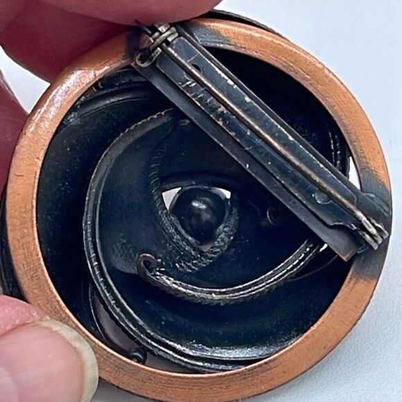 Vintage MCM textured copper swirled brooch. - Picture 3 of 7